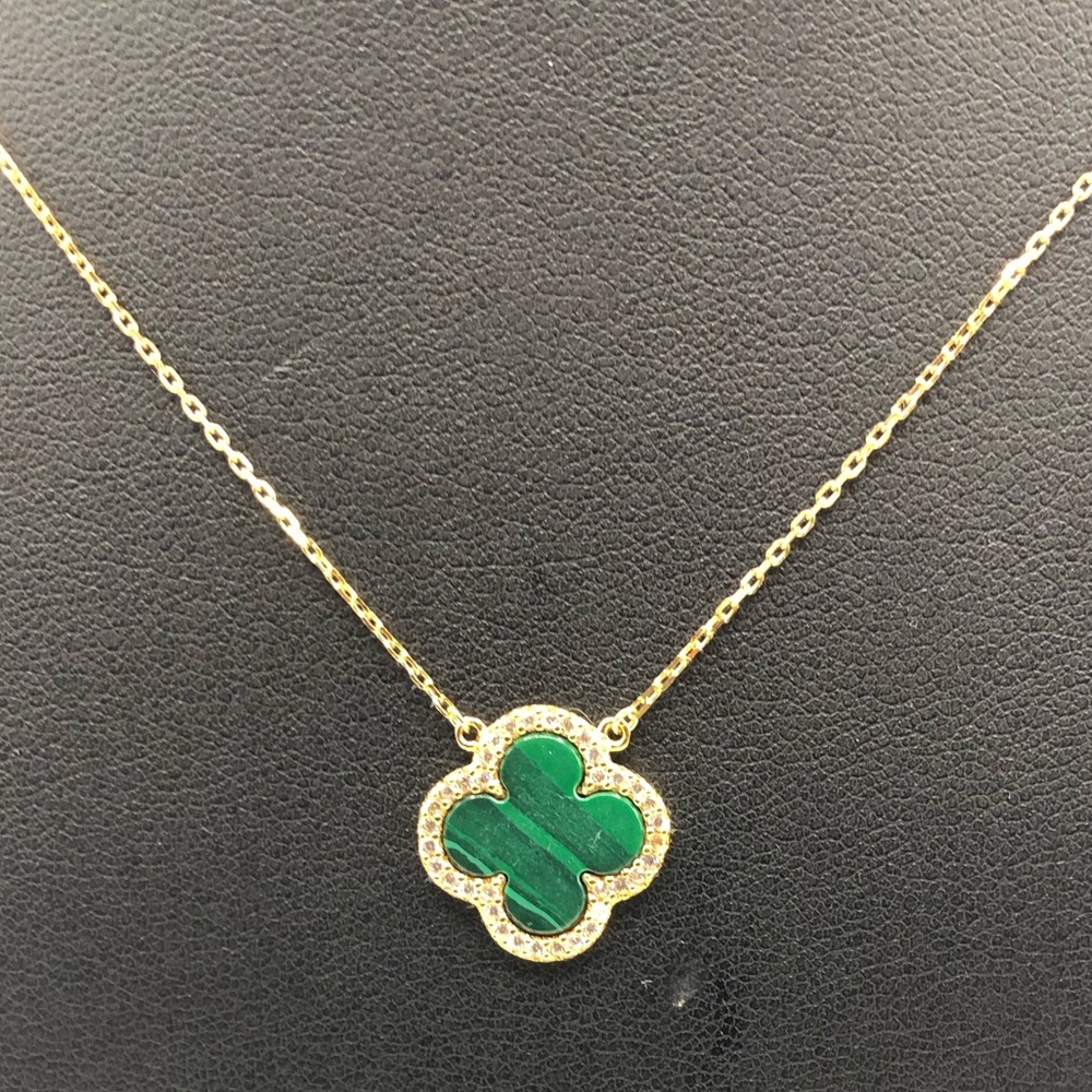 18k Malachite Clover Necklace - Picture 5 of 10